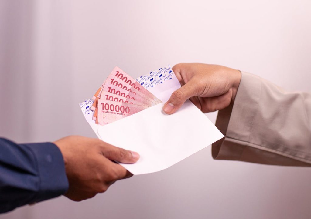 How to Cover Your Bills When You are Out of Work for a Small Amount of Time Work for a Small Amount