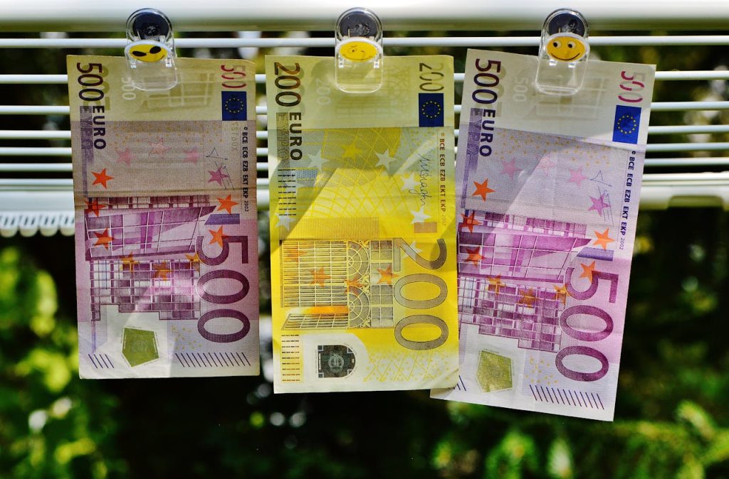 Warning Signs of Money Laundering Money Laundering