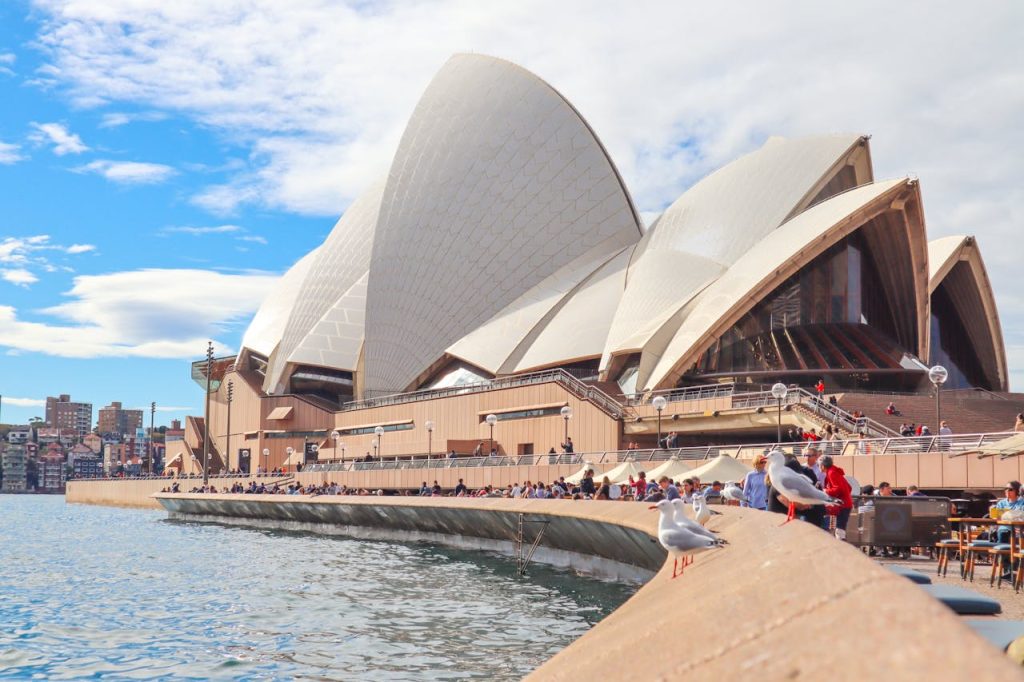 Exploring Australia on a Budget: Top Tips for Saving Money While Traveling Exploring Australia