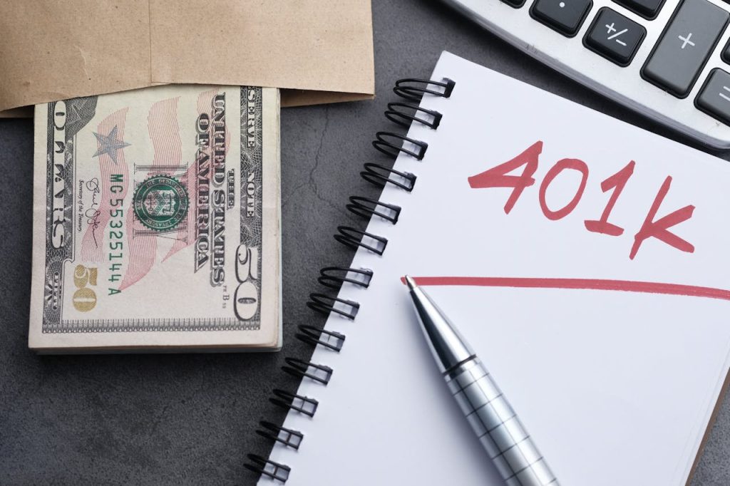 Difference between 401k and Roth IRA