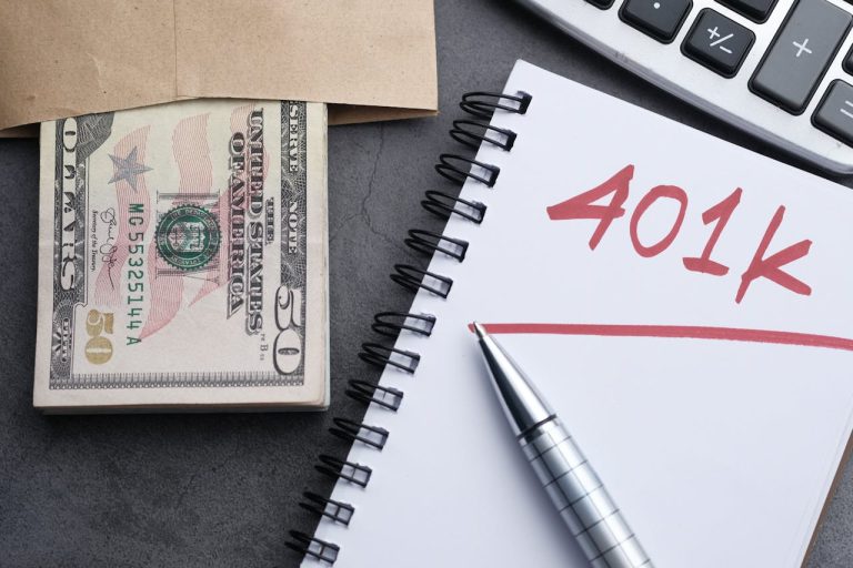 Difference between 401k and Roth IRA
